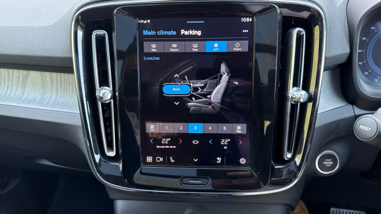 Volvo XC40 2.0 B3P Ultra Dark 5dr Auto Petrol Estate